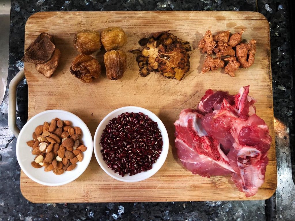 【湯水食譜】田七川芎赤小豆豬骨湯_黃巴士