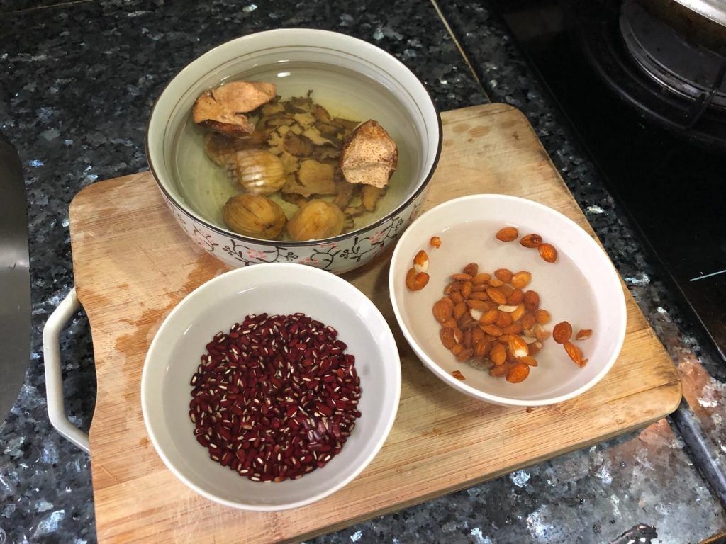 【湯水食譜】田七川芎赤小豆豬骨湯_黃巴士