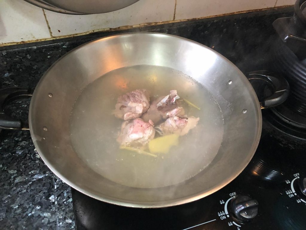 【湯水食譜】田七川芎赤小豆豬骨湯_黃巴士