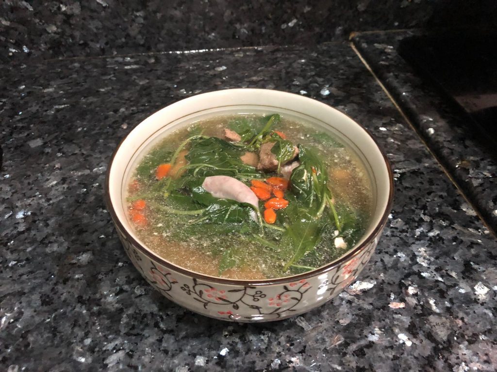 【湯水食譜】辣椒葉豬肝粉腸瘦肉湯_黃巴士