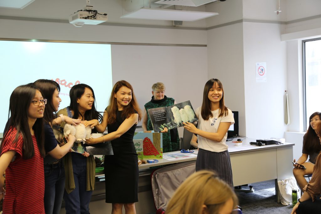 耀中幼教學院首度開辦幼兒教育(榮譽)學士學位課程_黃巴士