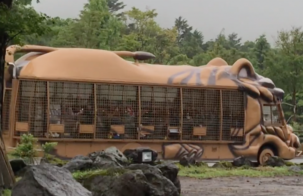 富士野生動物園  叢林車體驗篇_黃巴士