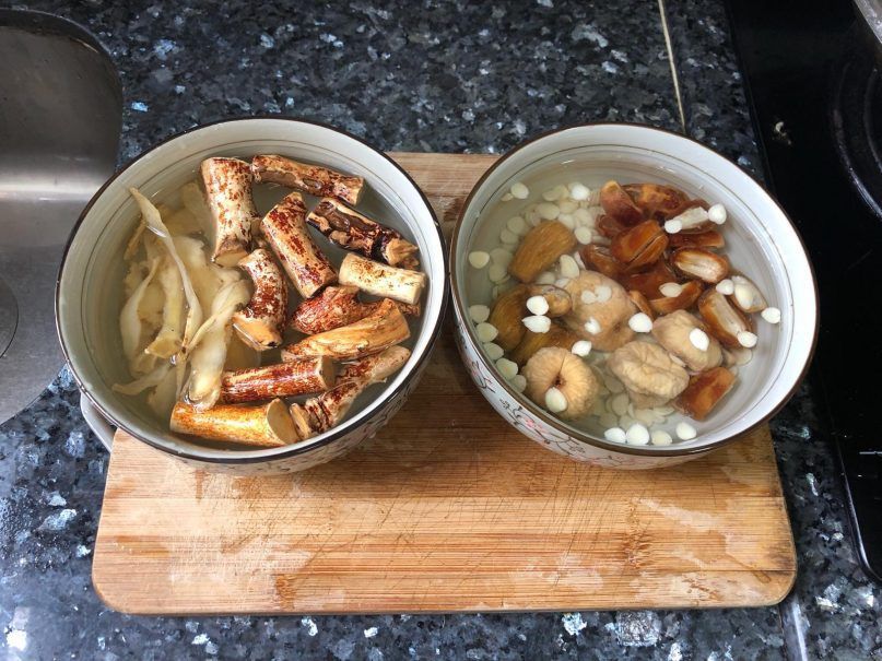 【潤肺止咳】五指毛桃玉竹雙棗蘋果瘦肉湯_成洛媽媽_黃巴士