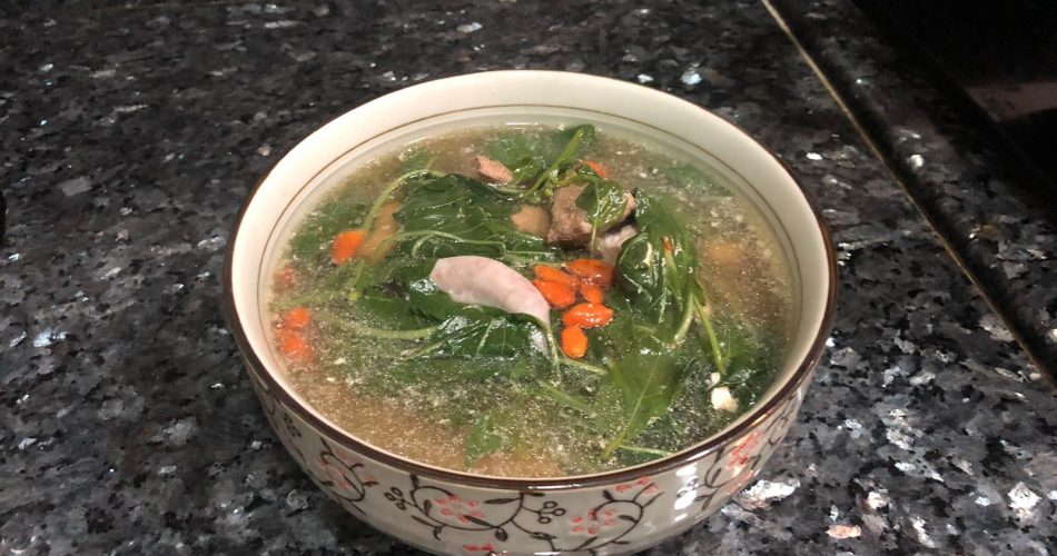 【湯水食譜】辣椒葉豬肝粉腸瘦肉湯_黃巴士