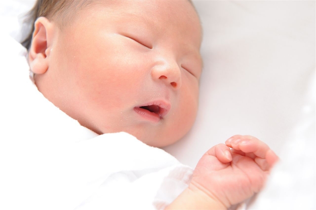 消委會測試8款嬰兒床褥 3款潛在窒息風險_黃巴士