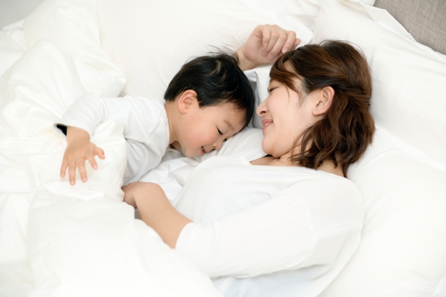 BB出生令父母睡眠不足_黃巴士