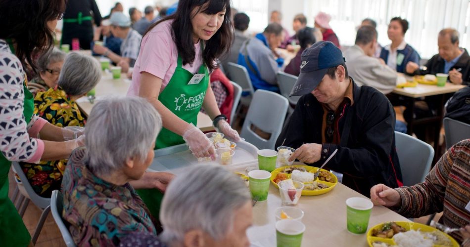 派送熱飯顯關懷 惜食天使社區送暖_food angel_黃巴士