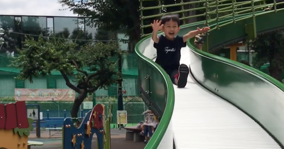 【東京親子遊】市內最方便的公園 滾筒長滑梯超級好玩_黃巴士