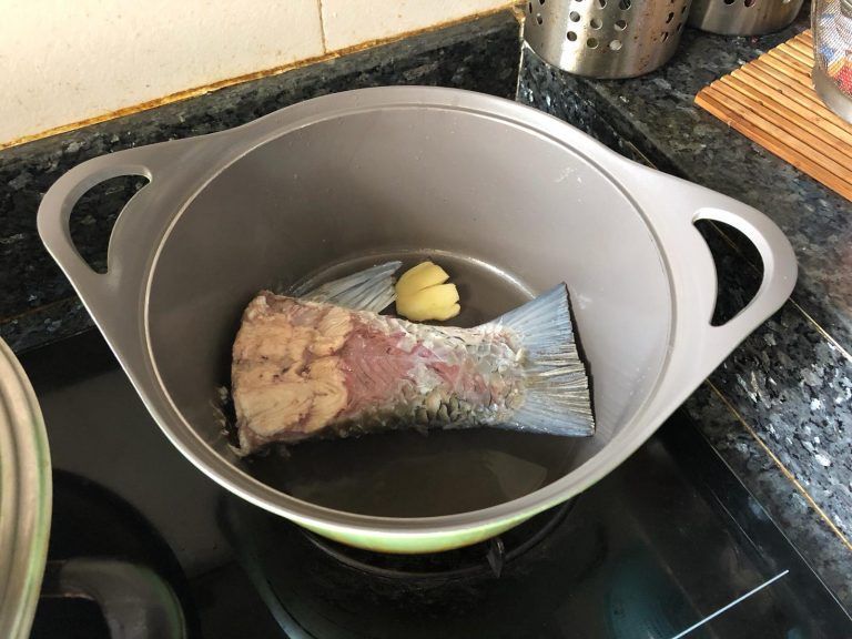 【湯水食譜】木瓜茨實魚尾湯_黃巴士