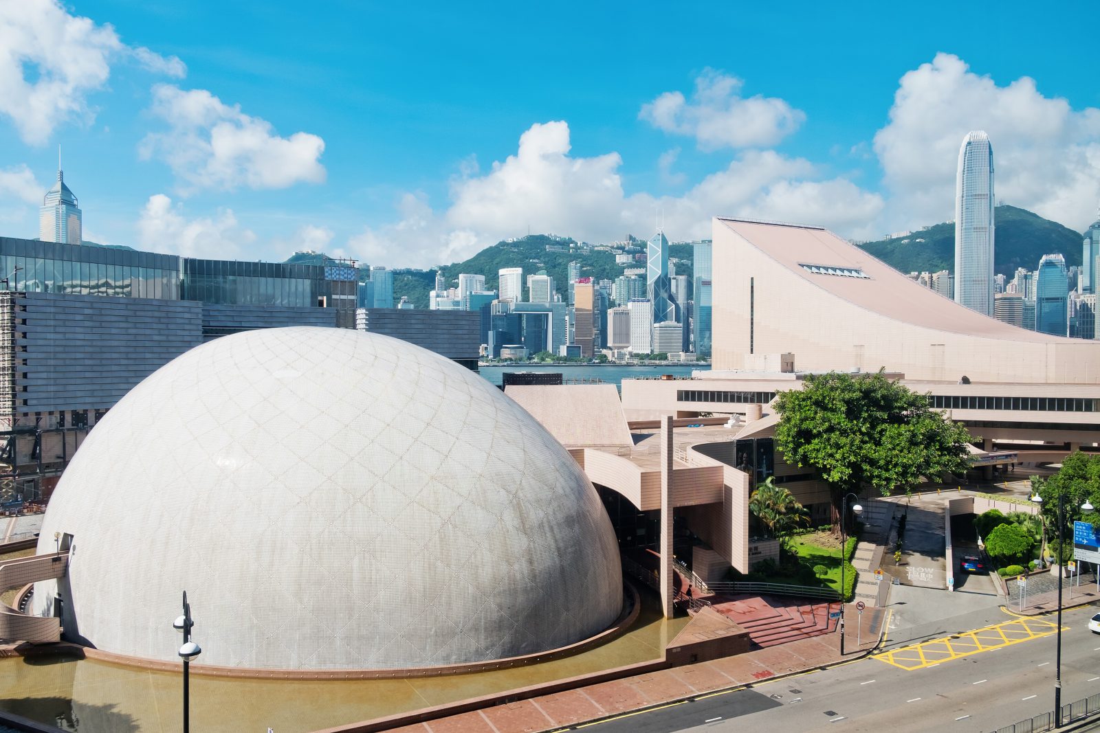 黃巴士 — 香港太空館天象廳7月1日重開！ 全新23米半球形屏幕+3齣精選節目